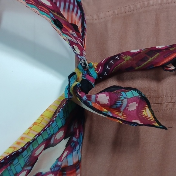 Wet Seal girls top size small in a beautiful multi color polyester - Picture 4 of 5